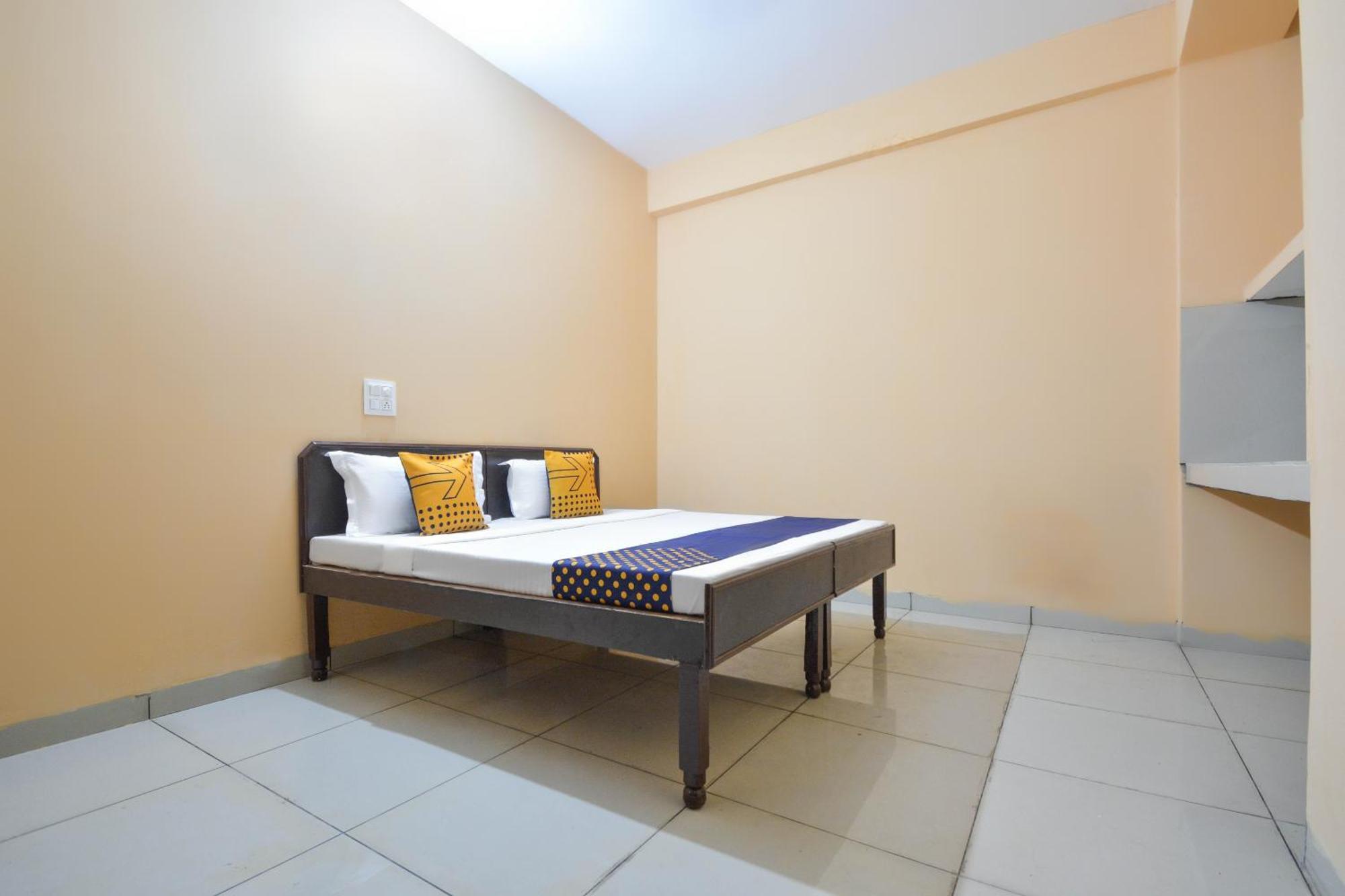 Spot On Hotel Diamond Sohāna Екстериор снимка