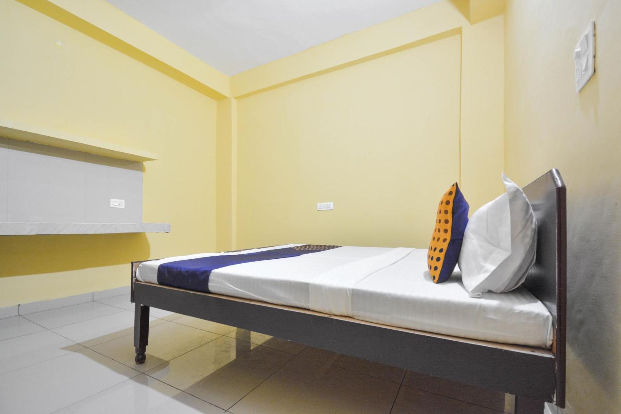 Spot On Hotel Diamond Sohāna Екстериор снимка