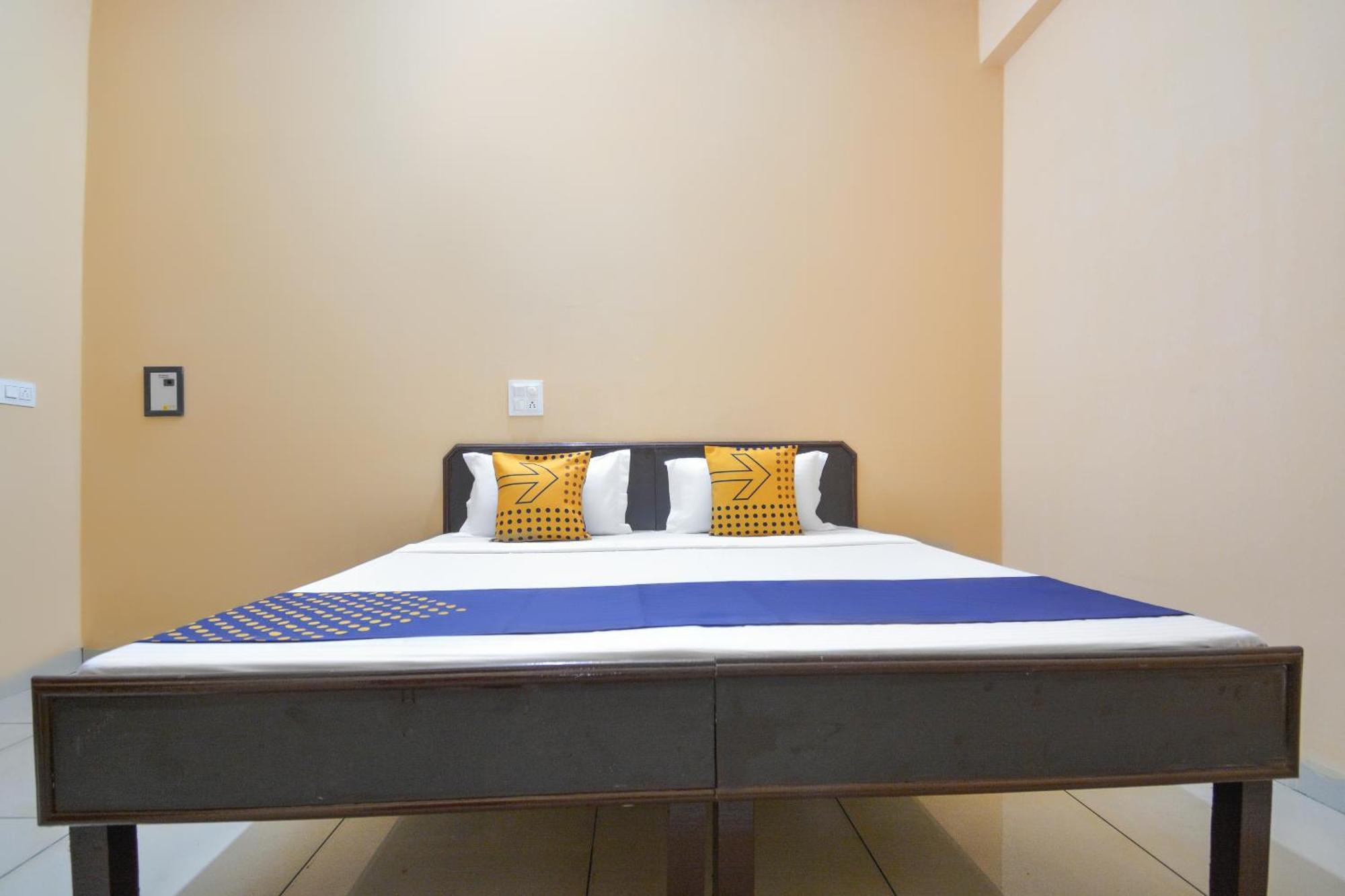 Spot On Hotel Diamond Sohāna Екстериор снимка