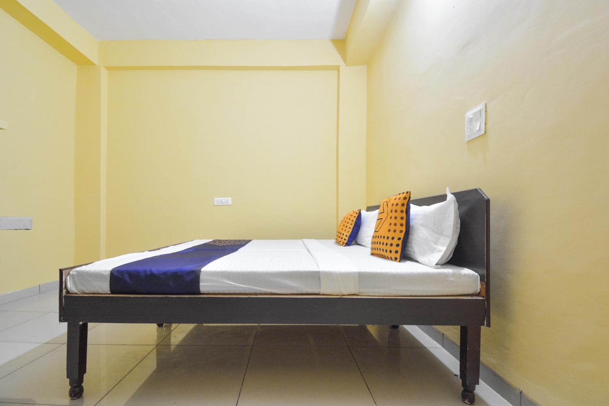 Spot On Hotel Diamond Sohāna Екстериор снимка