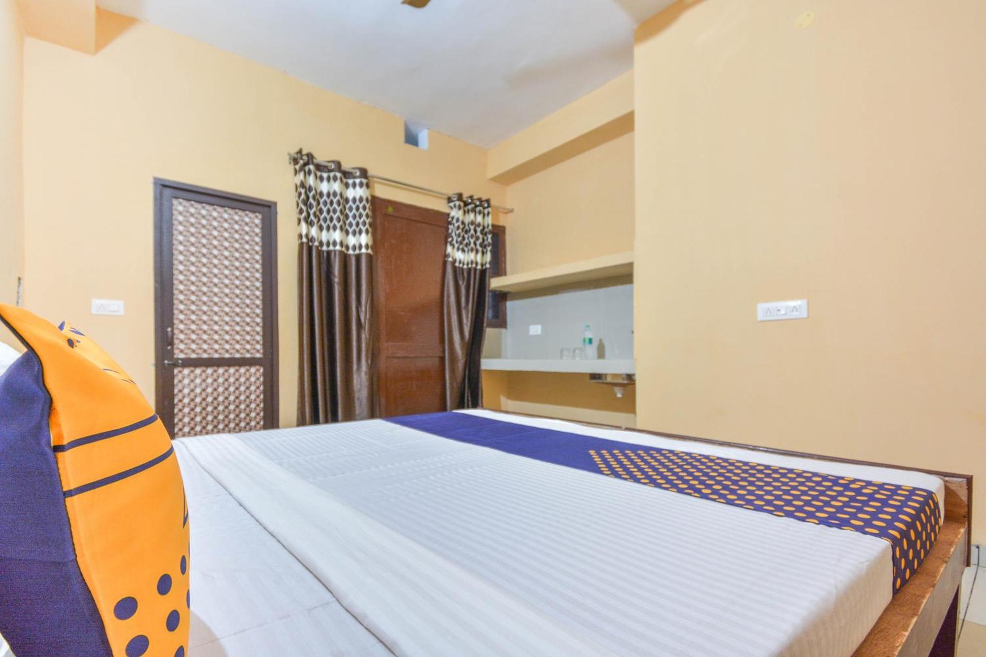 Spot On Hotel Diamond Sohāna Екстериор снимка
