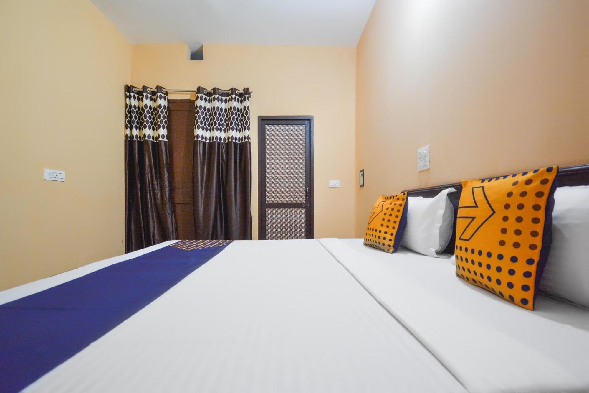 Spot On Hotel Diamond Sohāna Екстериор снимка